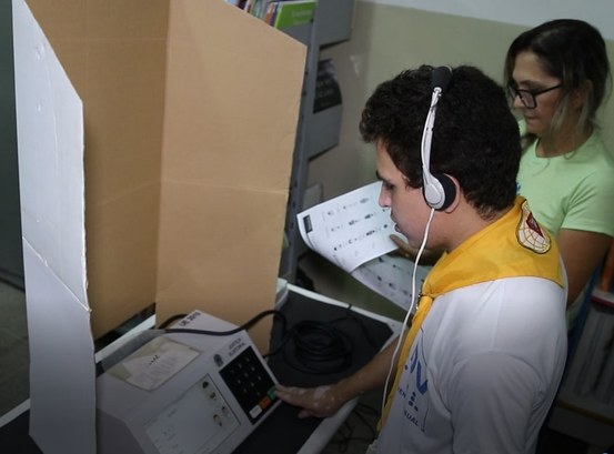 33ª Zona Eleitoral realiza treinamento de acessibilidade da urna em Mossoró Ação faz parte do projeto “Conhecendo a urna eletrônica com maior acessibilidade” do C.A.D.V.