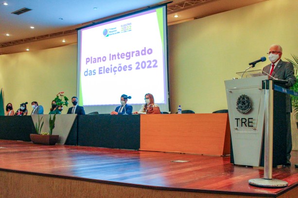 presidente do TRE-RN, desembargador gilson barbosa, na abertura da apresentação do plano integrado