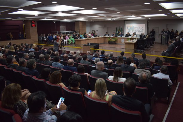Vice e Corregedor Regional Eleitoral é o desembargador Expedito Ferreira