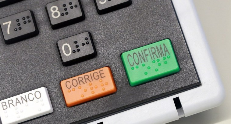 Eleições 2022: urnas eletrônicas terão vídeo gravado por intérprete de Libras Novo recurso de acessibilidade foi anunciado na sessão de sexta (1º) pelo presidente do TSE, min...