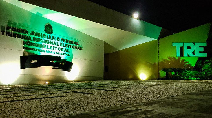 Fachada do TRE-RN na cor verde TRE-RN adere campanha "24 horas pelo Glaucoma"
