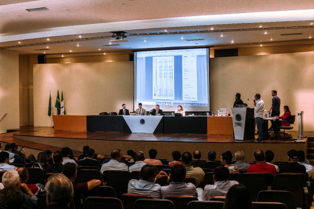 Horário eleitoral: Band e 94 FM são escolhidas como emissoras geradoras Registro fotográfico de audiência pública sobre horários eleitorais realizada pela 2ª Zona Eleit...