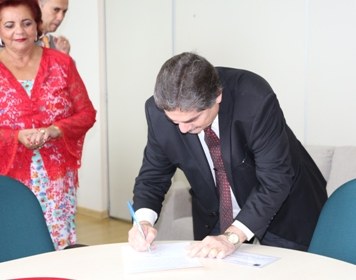 Juiz José Dantas é empossado como Membro suplente da Corte Eleitoral
Juiz José Dantas é empossado como Membro suplente da Corte Eleitoral