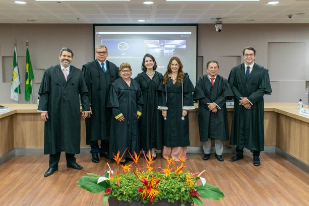 Juíza Adriana Magalhães encerra jornada na corte do TRE-RN Magistrada foi homenageada pelos colegas de bancada na sessão plenária desta quinta (6)