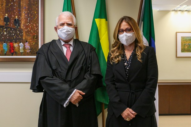 Posse juíza Ticiana Nobre Juíza Ticiana Nobre e o Presidente do TRE-RN, Desembargador Gilson Barbosa
