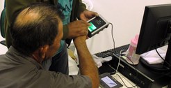 Foto do atendimento durante o precesso de recadastramento biométrico/biometria do Tribunal Regio...