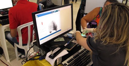 TRE-RN Atendimento biometria foto 4 Foto do atendimento durante o precesso de recadastramento biométrico/biometria do Tribunal Regio...