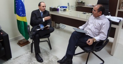 TRE-RN Desembargador Amílcar Maia se reúne com reitor da Ufersa TRE-RN Desembargador Amílcar Maia se reúne com reitor da Ufersa