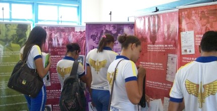 TRE/RN Exposição do Centro de Memória da Justiça Eleitoral na Escola Estadual Santos Dumont TRE/RN Exposição do Centro de Memória da Justiça Eleitoral na Escola Estadual Santos Dumont, em ...