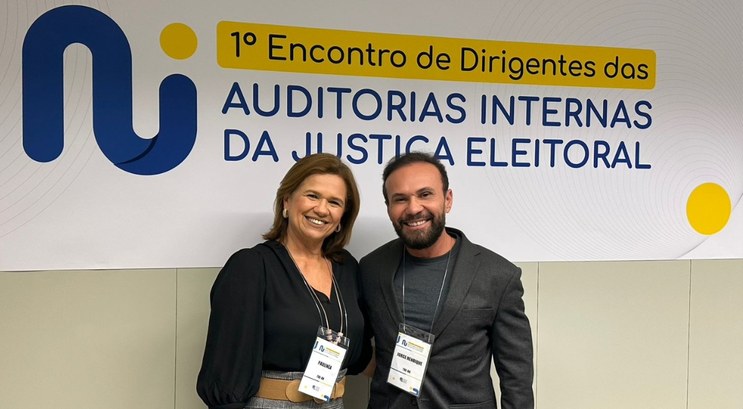 Os servidores Jorge Henrique de Almeida e Paulinéa Lima de Araújo representaram este Regional no...