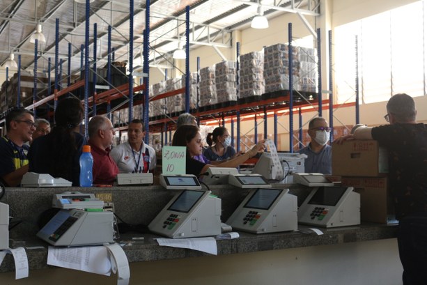 TRE-RN realiza capacitação dos coordenadores de suporte técnico no COJE Registro fotográfico da capacitação dos coordenadores de suporte técnico no COJE