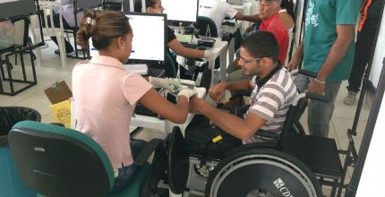 TRE RN Recadastramento biométrico em Natal - eleitor cadeirante