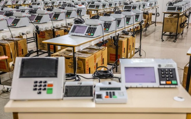 TRE-RN recebe 1.300 novas urnas eletrônicas para Eleições 2022 Está prevista a chegada de outros dois lotes com mais urnas eletrônicas modelo 2020. Equipamento...