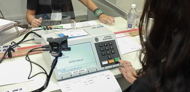 TSE triplica número de urnas eletrônicas auditadas no dia da eleição Texto modifica dinâmica da realização do Teste de Integridade, com a ampliação do alcance, visib...