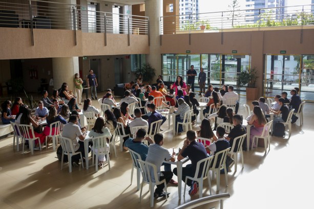 Visita - alunos da UNP Estudantes preencheram cédulas de votação para teste de integridade das urnas eletrônicas