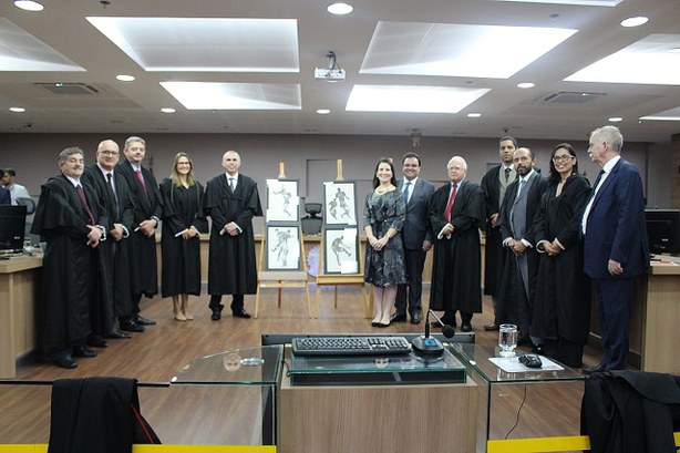 TRE-RN recebe obras doadas pela juíza Adriana Magalhães e inaugura outras seis instaladas na sede