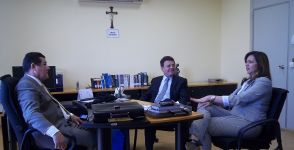 Imagem do desembargador Saraiva Sobrinho, presidente do TRE/RN, com o vereador Edivan Martins, p...