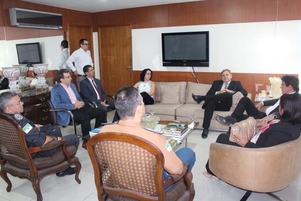 Vice-Presidente do TRE/RN se reúne com Governador Robson Farias para falar da segurança do segundo turno das eleições O governador se colocou à disposição para colaborar com o pleito no que for necessário e autoriz...